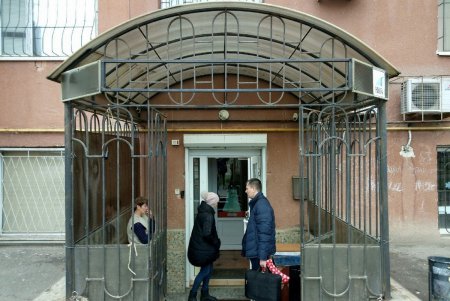 С начала весны в Одессе демонтировали десятки рекламных вывесок