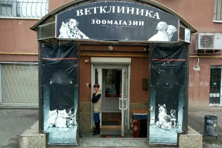С начала весны в Одессе демонтировали десятки рекламных вывесок