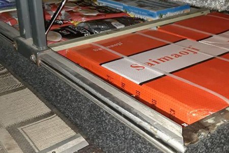 Шоколад, кофе и женская одежда: контрабандисту не удалось порадовать женщин к празднику (фото, видео)