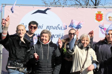 Одесситки прошли маршем по центральным улицам города (фоторепортаж)