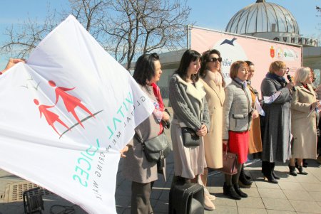 Одесситки прошли маршем по центральным улицам города (фоторепортаж)