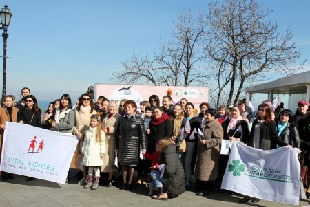 Одесситки прошли маршем по центральным улицам города (фоторепортаж)