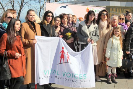 Одесситки прошли маршем по центральным улицам города (фоторепортаж)