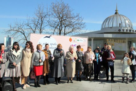 Одесситки прошли маршем по центральным улицам города (фоторепортаж)