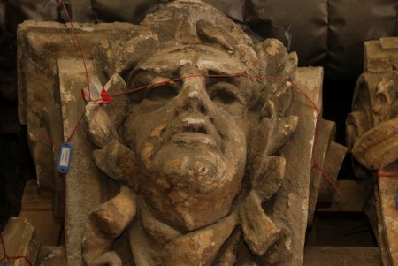 Декор, снятый с исторических фасадов,  восстановят при реставрации (фото)