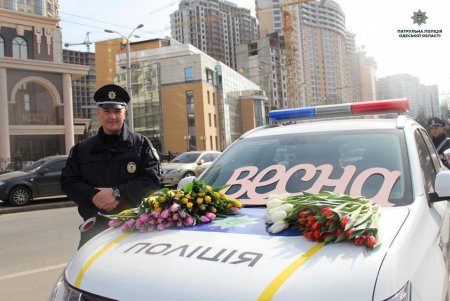 Одесские патрульные останавливали женщин-водителей, чтоб сделать им приятно (фото)