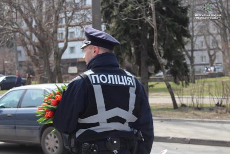 Одесские патрульные останавливали женщин-водителей, чтоб сделать им приятно (фото)