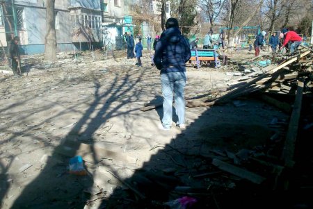 Сильный ветер сорвал крышу с пятиэтажки в Одесской области (фото)