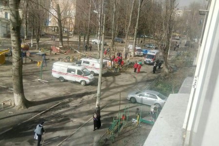 На Таирова на мужчину упало дерево: у пострадавшего переломы обеих ног (фото)