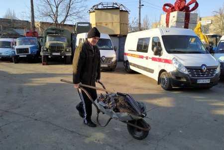 Коммунальщики продолжают текущий ремонт сетей наружного освещения (фото)