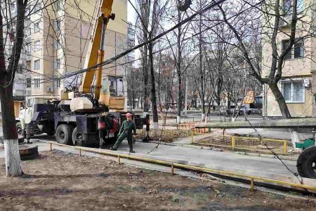 Коммунальщики продолжают текущий ремонт сетей наружного освещения (фото)