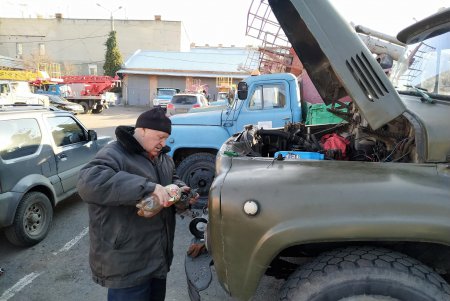 Коммунальщики продолжают текущий ремонт сетей наружного освещения (фото)