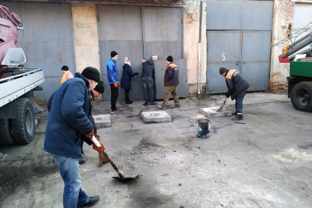 Коммунальщики продолжают текущий ремонт сетей наружного освещения (фото)