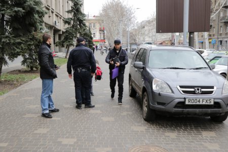 Одесские патрульные штрафовали родителей школьников за неправильную парковку (фото)