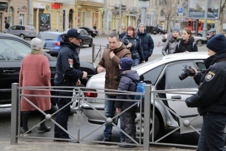 Одесские патрульные штрафовали родителей школьников за неправильную парковку (фото)