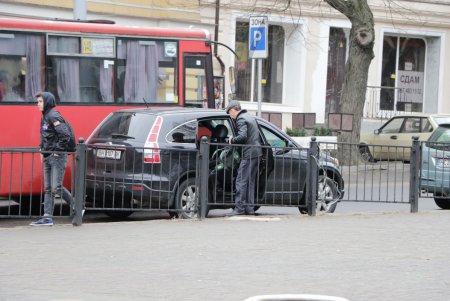 Одесские патрульные штрафовали родителей школьников за неправильную парковку (фото)