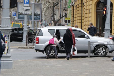 Одесские патрульные штрафовали родителей школьников за неправильную парковку (фото)