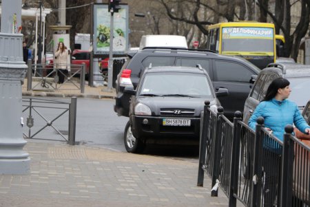 Одесские патрульные штрафовали родителей школьников за неправильную парковку (фото)