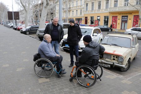 Одесские патрульные штрафовали родителей школьников за неправильную парковку (фото)
