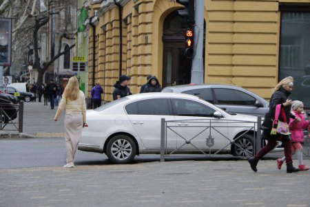 Одесские патрульные штрафовали родителей школьников за неправильную парковку (фото)