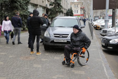 Одесские патрульные штрафовали родителей школьников за неправильную парковку (фото)