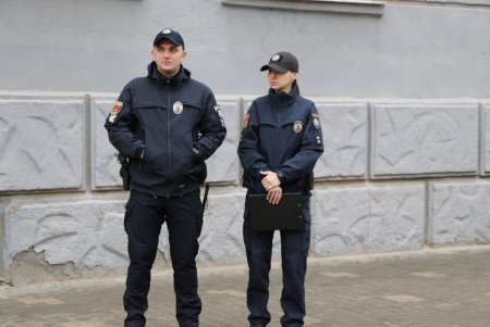 Одесские патрульные штрафовали родителей школьников за неправильную парковку (фото)