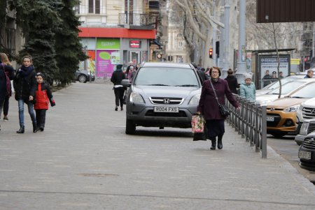 Одесские патрульные штрафовали родителей школьников за неправильную парковку (фото)
