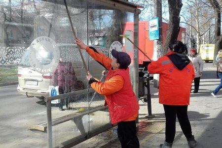 Городское благоустройство: на Греческой ликвидировали провал, а в Пале-Рояле восстановили плитку (фото) 