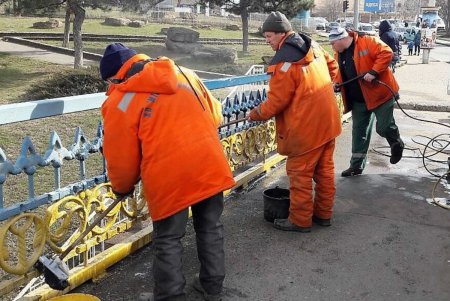 Городское благоустройство: на Греческой ликвидировали провал, а в Пале-Рояле восстановили плитку (фото) 