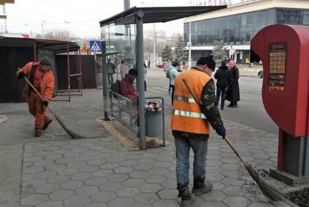 Городское благоустройство: на Греческой ликвидировали провал, а в Пале-Рояле восстановили плитку (фото) 