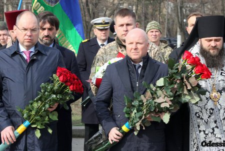 По случаю Дня добровольца в Одессе возложили цветы