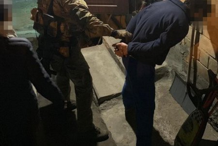 Двое сотрудников СБУ задержаны за вымогательство (фото)