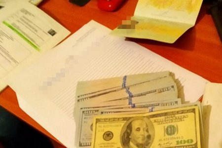 Двое сотрудников СБУ задержаны за вымогательство (фото)