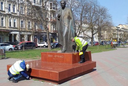 Более полутора тысяч одесситов вышли на субботник (фото)
