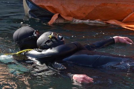 Водолазы ВМСУ учились оказывать помощь на глубине в Практической гавани Одесского порта (фото)