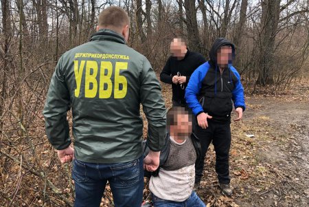 За 400 долларов двое мужчин хотели наладить поставку контрабанды через границу (фото, видео)