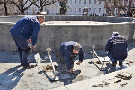 К началу апреля запустят семь одесских фонтанов (фото)