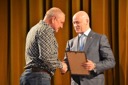 Мэр Одессы поздравил сотрудников ЖКХ с профессиональным праздником (фото)