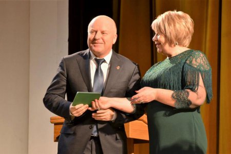 Мэр Одессы поздравил сотрудников ЖКХ с профессиональным праздником (фото)