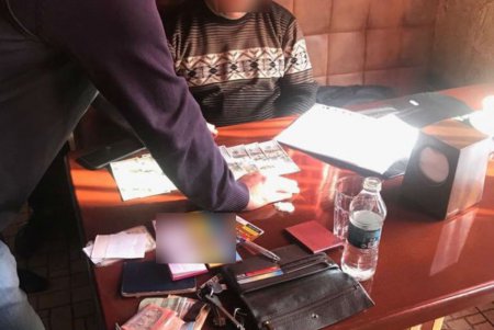 Под Одессой чиновник пытался дать взятку полицейскому