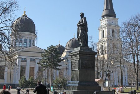 Банный день памятника Воронцову (фоторепортаж)