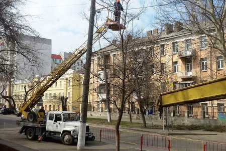 С начала года в городе заменили 1200 ламп и отремонтировали 810 светильников наружного освещения (фото) 