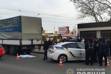 На поселке Котовского грузовик насмерть сбил пенсионерку (фото) 