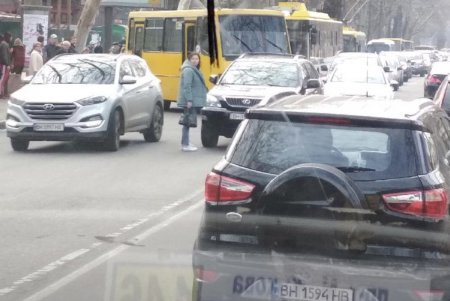 Маршрутка против Лексуса: из-за аварии на проспекте Шевченко одесситы стоят в пробке (фото)