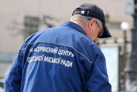 Фонтан у Оперного театра готовят к запуску (фоторепортаж)