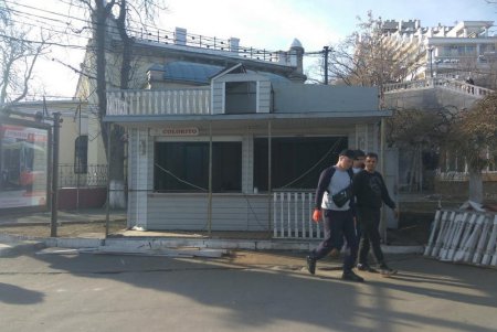Улицы Одессы освобождают от незаконных киосков (фото)
