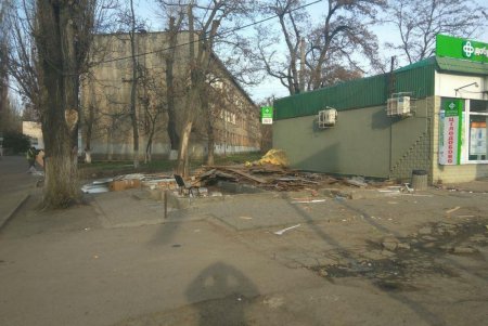 Улицы Одессы освобождают от незаконных киосков (фото)