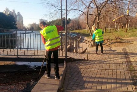 Около тысячи одесситов вышли на субботник (фото)