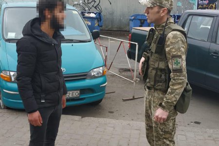 Пограничники задержали нелегалов на «Привозе» (фото)