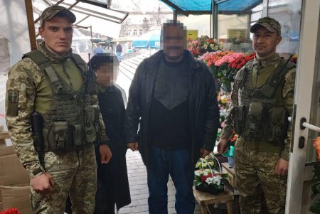 Пограничники задержали нелегалов на «Привозе» (фото)
